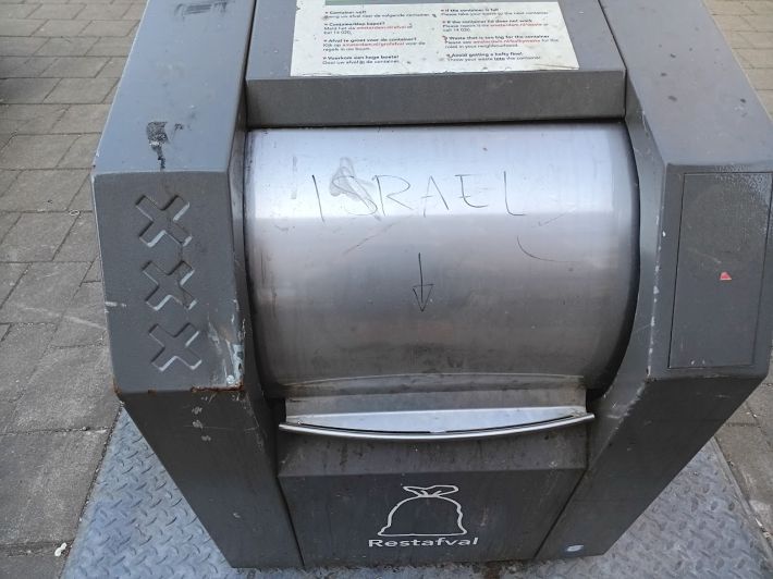 De humor ligt op straat…