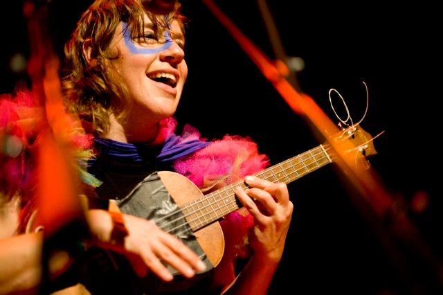 Feestelijke Tune-Yards zingt zich moe in Bitterzoet